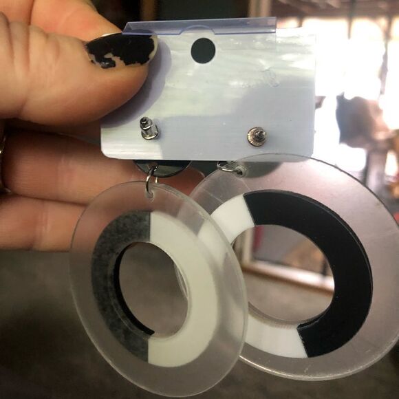 NWT Super unique blackblack-and-white oversized earrings. - Picture 7 of 8